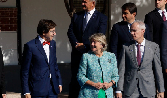 Le M-P Elio di Rupo accompagnée par la Commissaire pour la Politique de Cohésion et les réformes Elisa Ferreira