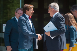 © LinkedIn @eliodirupo Elio di Rupo et Nicolas Schmit - serrage de mains