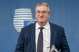 Le Ministre-Président Pierre-Yves Jéholet 